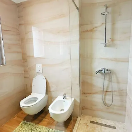 奥雷里斯酒店 4* Bërxull