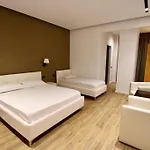 奥雷里斯酒店 4*
