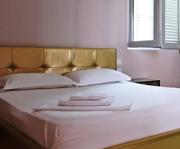 Aurelis Hotel Bërxull